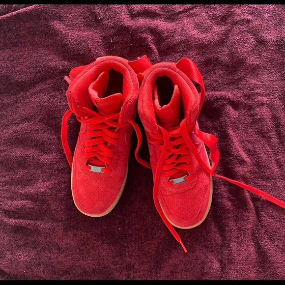 Women’s Air Force One (University Red Suede & Gum Sole High Top) - Picture 5 of 8
